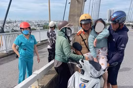 Hải Phòng: Cảnh sát kịp thời ngăn chặn người phụ nữ định nhảy cầu