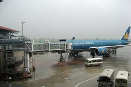 Đóng cửa sân bay Nội Bài thêm 2 tiếng tránh siêu bão số 3