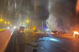 Cháy xe bồn cao tốc Hà Nội - Hải Phòng: Tài xế xe tải tử vong 