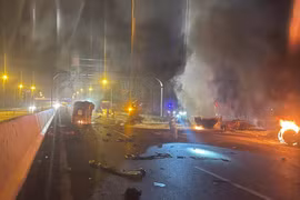 Cháy xe bồn cao tốc Hà Nội - Hải Phòng: Tài xế xe tải tử vong 