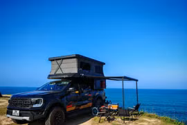 Lắp "chung cư" lên xe bán tải, đưa bố đẻ, bố vợ xuyên Việt