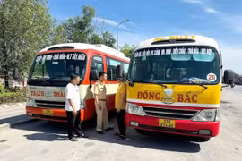 Tạm giữ hình sự 2 lái xe buýt rượt đuổi nhau trên Quốc lộ 1A