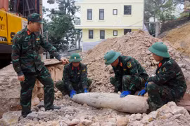 Phát hiện quả bom nặng 230 kg trong khi đào móng nhà tại Quảng Ninh