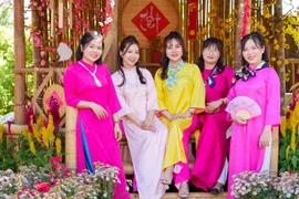  Các nữ cán bộ đoàn Đắk Nông duyên dáng với áo dài