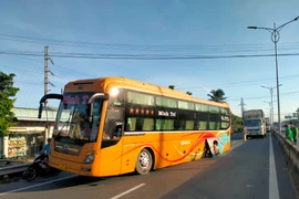 Tiền Giang: Xe khách giường nằm rơi bánh, hành khách hú vía