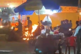 TP HCM: Điều tra nhóm người phóng xe máy ném “bom xăng” gây náo loạn