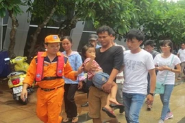 Chìm tàu trên biển Bình Thuận: 9 thuyền viên vào bờ an toàn