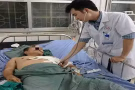 Cứu người bệnh bị tai nạn phổi lộ ra ngoài lồng ngực