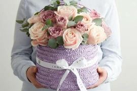 Hoa 8/3 bạc triệu sang chảnh chàng tặng nàng... 100% ''cưa'' đổ