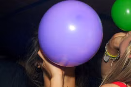 Phát hiện hàng trăm vỏ bình tại cơ sở kinh doanh khí "bóng cười"