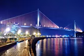 Tước bằng của lái xe hai xe khách chèn nhau trên cầu Bãi Cháy