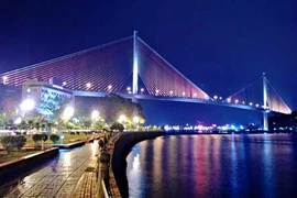 Tước bằng của lái xe hai xe khách chèn nhau trên cầu Bãi Cháy