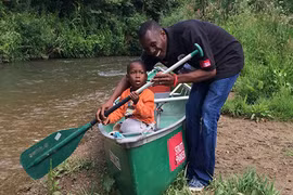 Bé trai "mang bầu" vì bị nội tạng lòi ra ngoài ổ bụng 