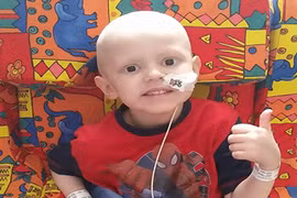 Em bé tàn tật vì bác sĩ nhầm ung thư là táo bón