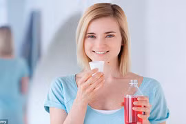 Nguyên nhân khiến bạn bị khô miệng dù uống nhiều nước