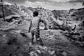 Bi kịch khủng khiếp đằng sau những cục pin điện thoại