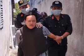 Vợ người đâm trưởng phòng tư pháp không muốn mời luật sư