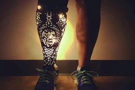 Bất ngờ nghệ thuật điêu khắc cho chân giả