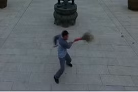 Xem người quét chùa Thiếu Lâm múa chổi như cao thủ