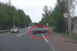 Lái xe mô tô phân khối lớn vượt ẩu và cái kết đắng