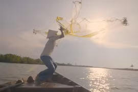 Vẻ đẹp yên bình của quê hương qua clip của cô gái gốc Việt