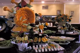 Cách ăn buffet hiệu quả, không hại sức khỏe