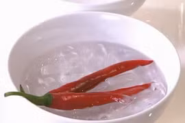 Mẹo cắt ớt không cay mắt, bỏng tay