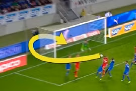 Top 10 bàn thắng gây tranh cãi nhất lịch sử bóng đá