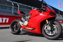 5 mô tô giá trên một tỷ đồng mới về Việt Nam