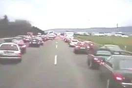 Phản ứng khi nghe tiếng còi xe cứu thương ở nước người ta