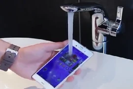 5 smartphone chống nước hot nhất mùa hè 2015