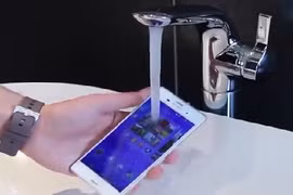 5 smartphone chống nước hot nhất mùa hè 2015