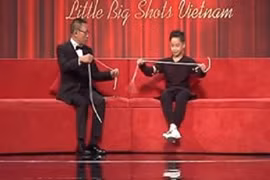 Video: MC Lại Văn Sâm "đứng hình" với màn ảo thuật thắt cổ của cậu bé 12 tuổi