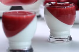 Cách làm sữa chua dâu tây hoàn hảo cho ngày hè
