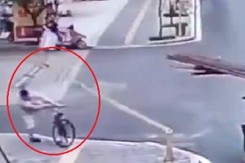 Thót tim cảnh tai nạn hi hữu với người đi xe đạp