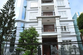 Choáng ngợp với dinh thự trăm tỷ của ca sĩ Trang Nhung