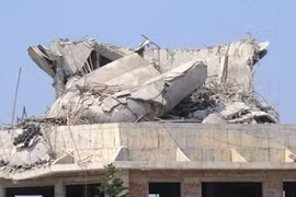 Hé lộ nguyên nhân tượng Phật khổng lồ bất ngờ đổ sập