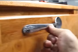 Không ai ngờ một chiếc thìa có thể làm được 3 điều này 