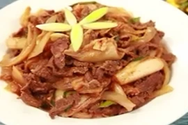 Cách làm kim chi xào thịt bò thơm ngon hấp dẫn