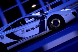 Cảnh sát Dubai tung video khoe dàn siêu xe đẹp khó cưỡng