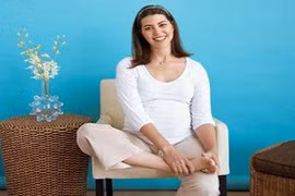 Bị phù chân khi mang thai phải làm sao?