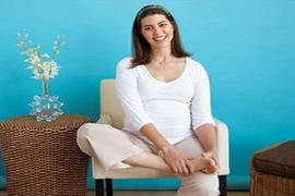 Bị phù chân khi mang thai phải làm sao?