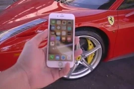 Điều gì xảy ra khi chạy siêu xe Ferrari qua iPhone 6S?