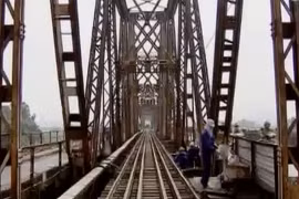 Cầu Long Biên đang được sửa chữa như thế nào?