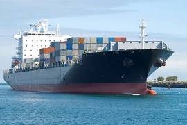 Iran bắt giữ tàu hàng, Mỹ điều tàu khu trục