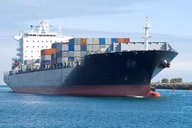 Iran bắt giữ tàu hàng, Mỹ điều tàu khu trục