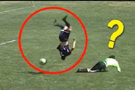 10 pha ghi bàn hài hước nhất trong bóng đá