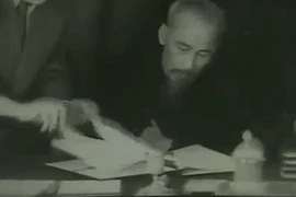 Video: Xúc động hình ảnh Chủ tịch Hồ Chí Minh với Cách mạng tháng Mười Nga