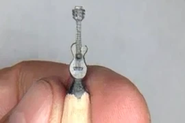 Biến ruột bút chì thành cây đàn đẹp mê hồn