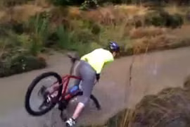 Cười vỡ bụng với những tai nạn khi thể hiện với xe đạp